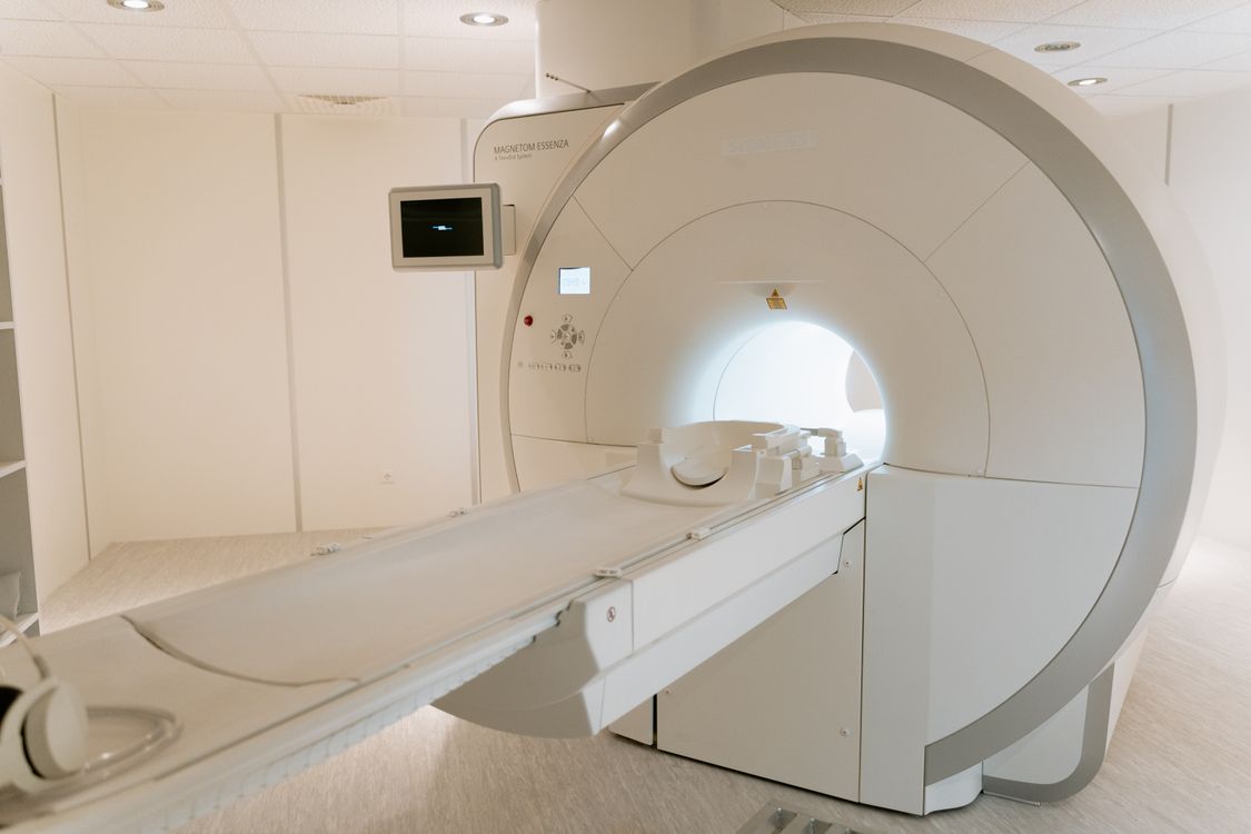 High-field MRI